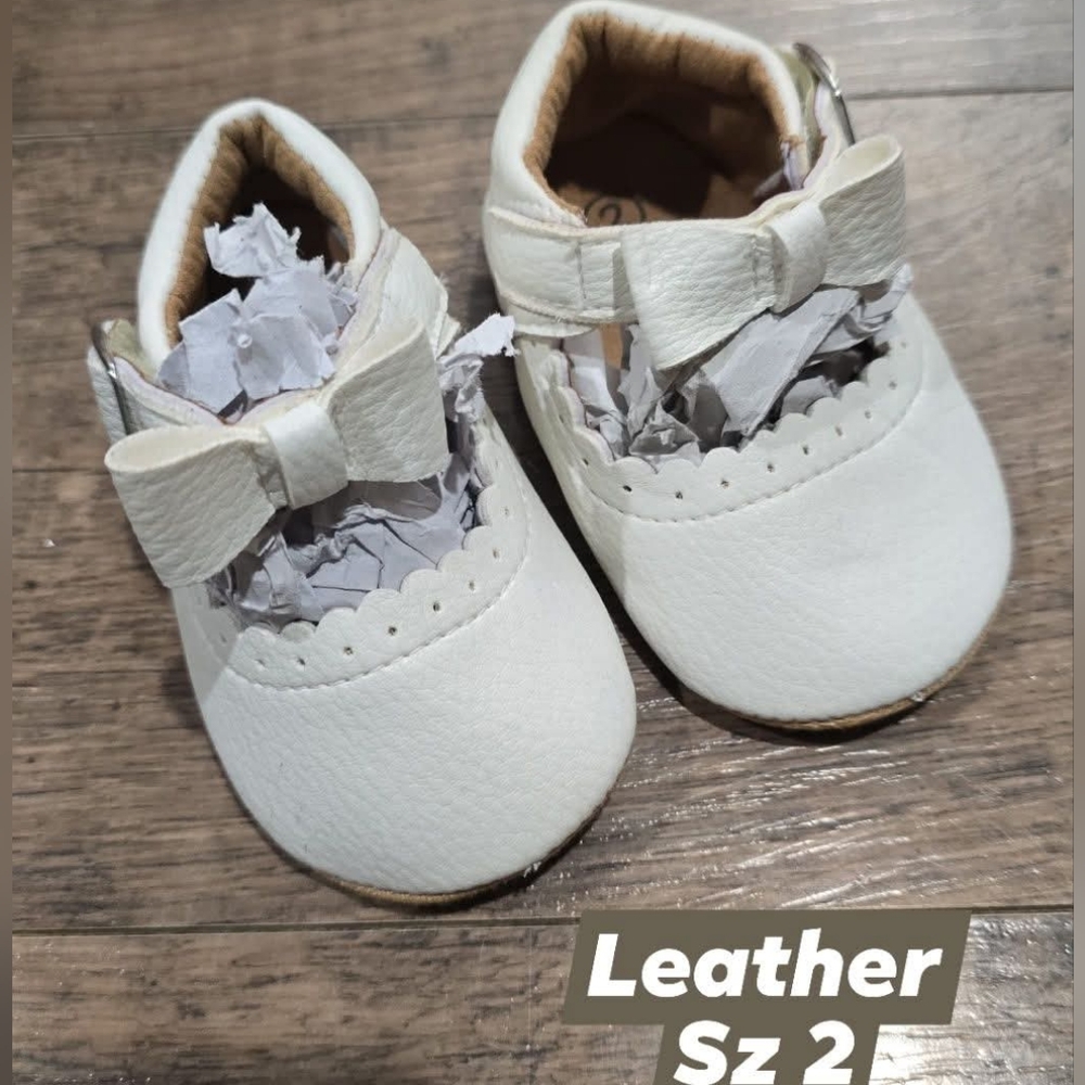 Leather baby girl shoes sz 2
